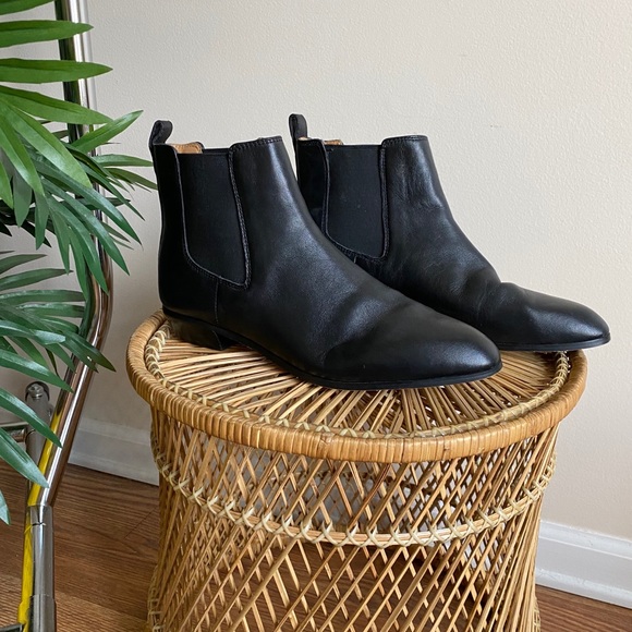 Black Leather Pull On Chelsea Boots 